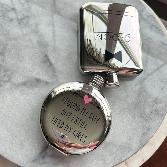 Bride and groom flasks stainless steel groom 6oz bride 4.5 oz screw off lids - Picture 13 of 13